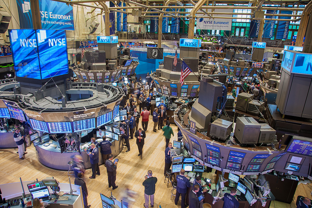Investors More Bearish As Wall Street Rushes To Safety The