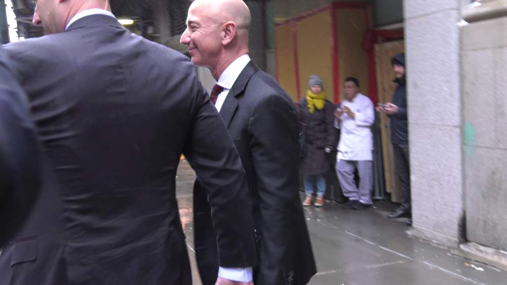 Celebrity News - Bezos Shopping article